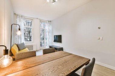 Rahat yemek ve oturma odası.