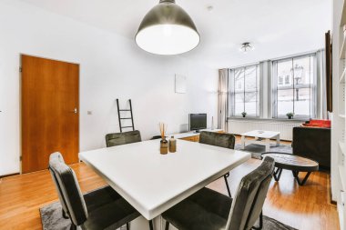 Modern yemek odası.