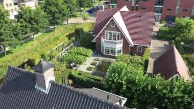 Hollanda 'daki modern banliyö evinin klibi.