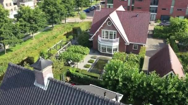 Aerial video of modern suburb house in Netherlands — Stock Video