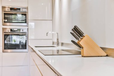 Zarif mutfak aletleri.