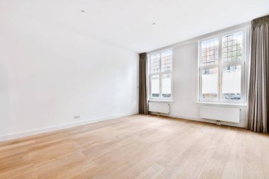 Pencereli güzel oda