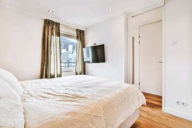 Güzel bir yatak odası.