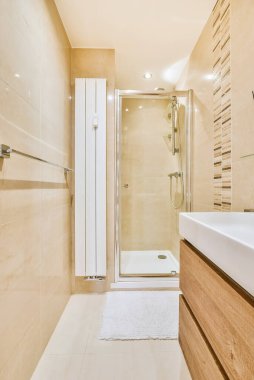 Minimalist duş uzun