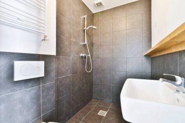 Küçük banyonun içi.