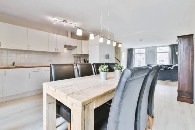 Modern yemek odası.