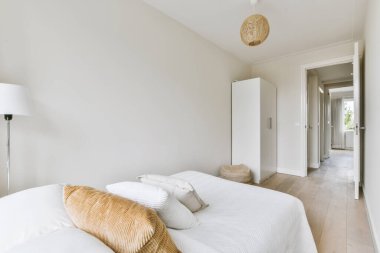 Parlak şık yatak odası