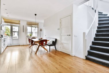 Modern yemek odası.