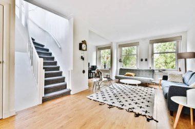 Zarif bir oturma odası.