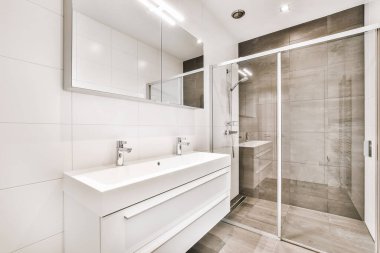 Zarif banyo iç mimarisi.