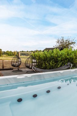 Güzel örülmüş siyah salıncak