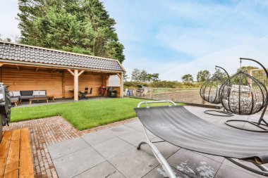 Güzel örülmüş siyah salıncak