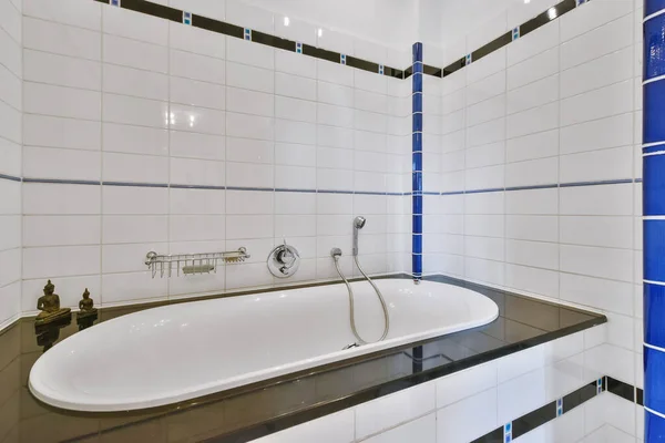 エレガントな浴槽のデザイン — ストック写真