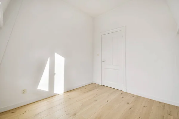 Дизайн светлых комнат — стоковое фото