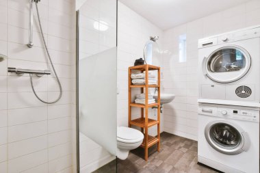 Banyo çamaşır makinesi ile