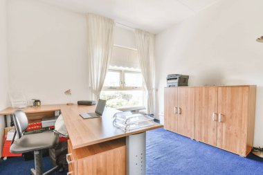 Güzel, rahat bir ofis odası.