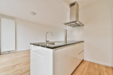 Mutfak adasının içi.