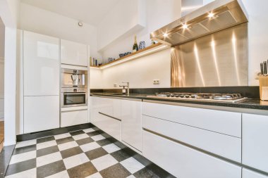 Çağdaş aletli mutfak.