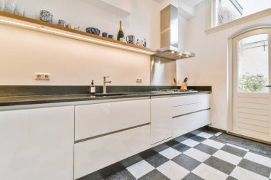 Çağdaş aletli mutfak.