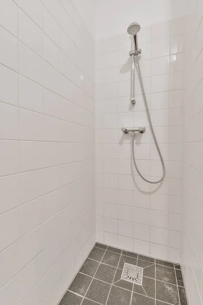 Akıllara durgunluk veren duş tasarımı — Stok fotoğraf