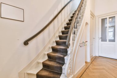 Lüks merdiven salonu.