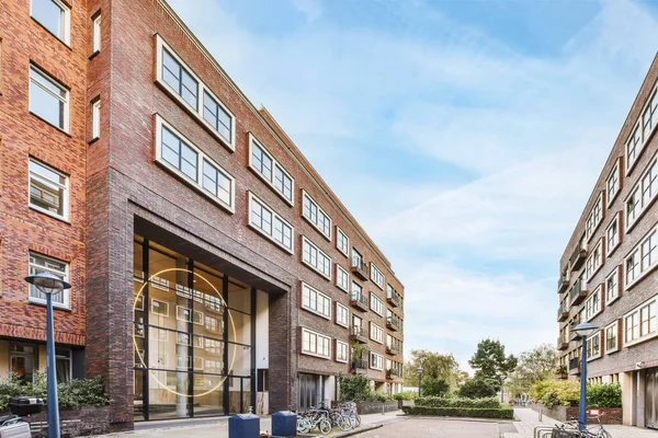 Hermosa vista del edificio residencial —  Fotos de Stock