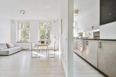 İki odayı ayıran duvar.