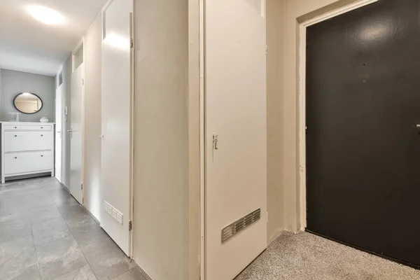 Lång elegant korridor — Stockfoto