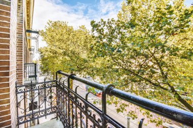 Havalı ve şık balkon.