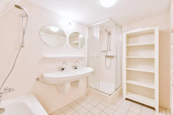 Interior of bathroom with white bathtub — Stock Photo, Image