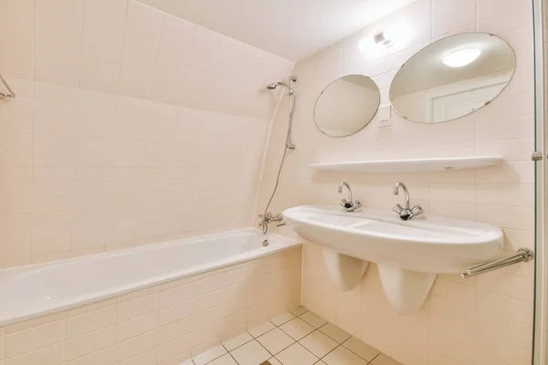 Interior of bathroom with white bathtub — Stock Photo, Image