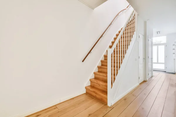 Um hall de escadas — Fotografia de Stock