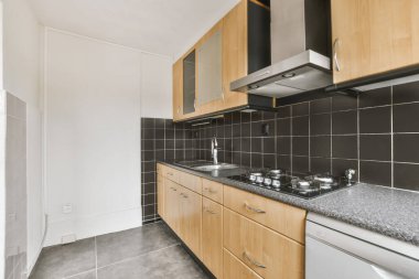 Ahşap mutfak ünitesiyle nefes kesici bir mutfak.