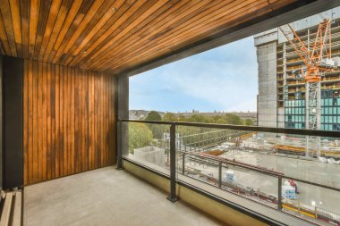bir evin balkon