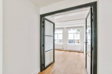 Şık açık kapılar.