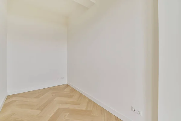Lussuosa camera con bellissimi pavimenti in parquet — Foto Stock