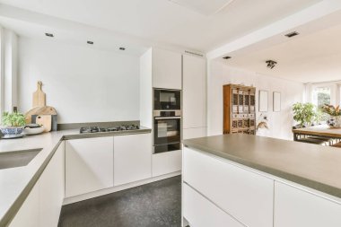 Güzel bir mutfağın içi.