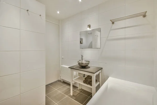 Heldere elegante badkamer — Stockfoto