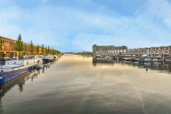 The Grand Canal surrounded on two sides by buildings — Stock Photo, Image