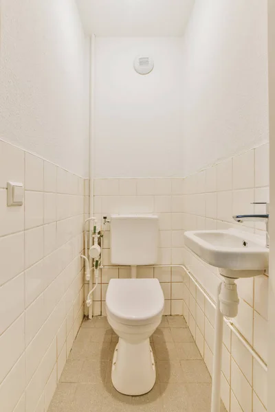 Incrível banheiro design de interiores — Fotografia de Stock