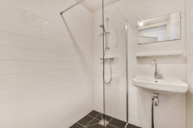 Çekici ve rahat bir banyo.