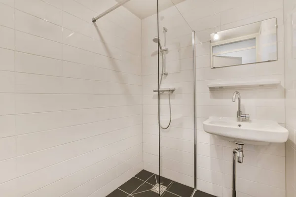 魅力的で居心地の良いバスルーム — ストック写真