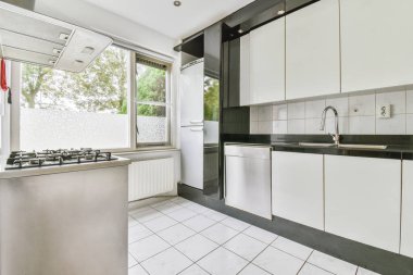 Çağdaş aletli mutfak.