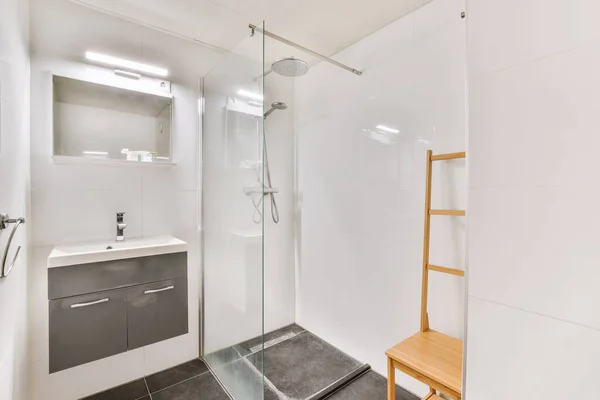 Стильная ванная комната — стоковое фото
