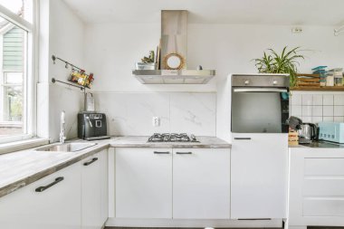 Güzel bir mutfağın içi.