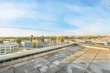 bir evin balkon