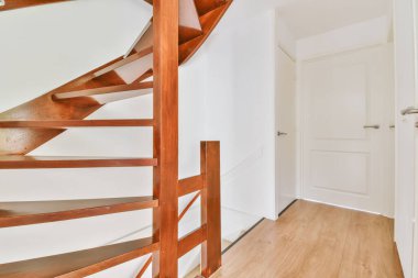 Katı maun spiral merdiven.