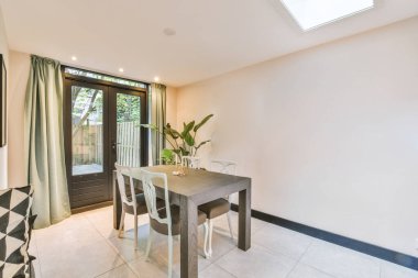 Modern yemek odası.