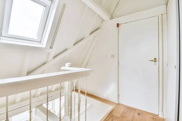 Salle d'escalier de style minimaliste — Photo