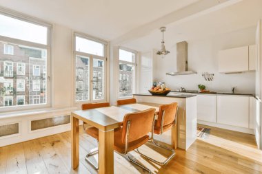 Gündüz yemek odası çok güzel.